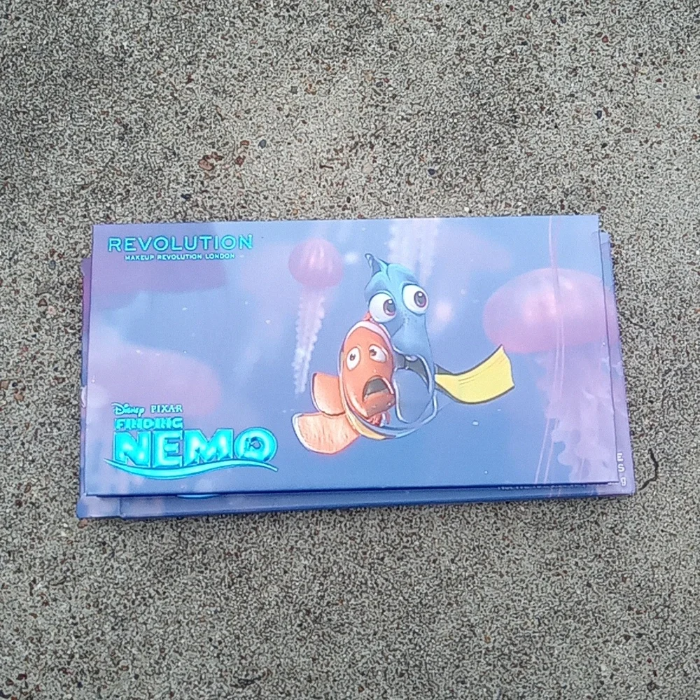 Revolution finding Nemo eyeshadow palette